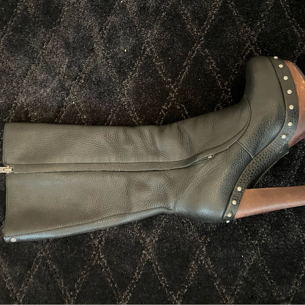 Ugg mid calf platform boot - Picture 3 of 6